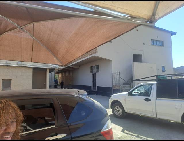 460M² BUILDING FOR SALE IN RUSTENBURG NORTH